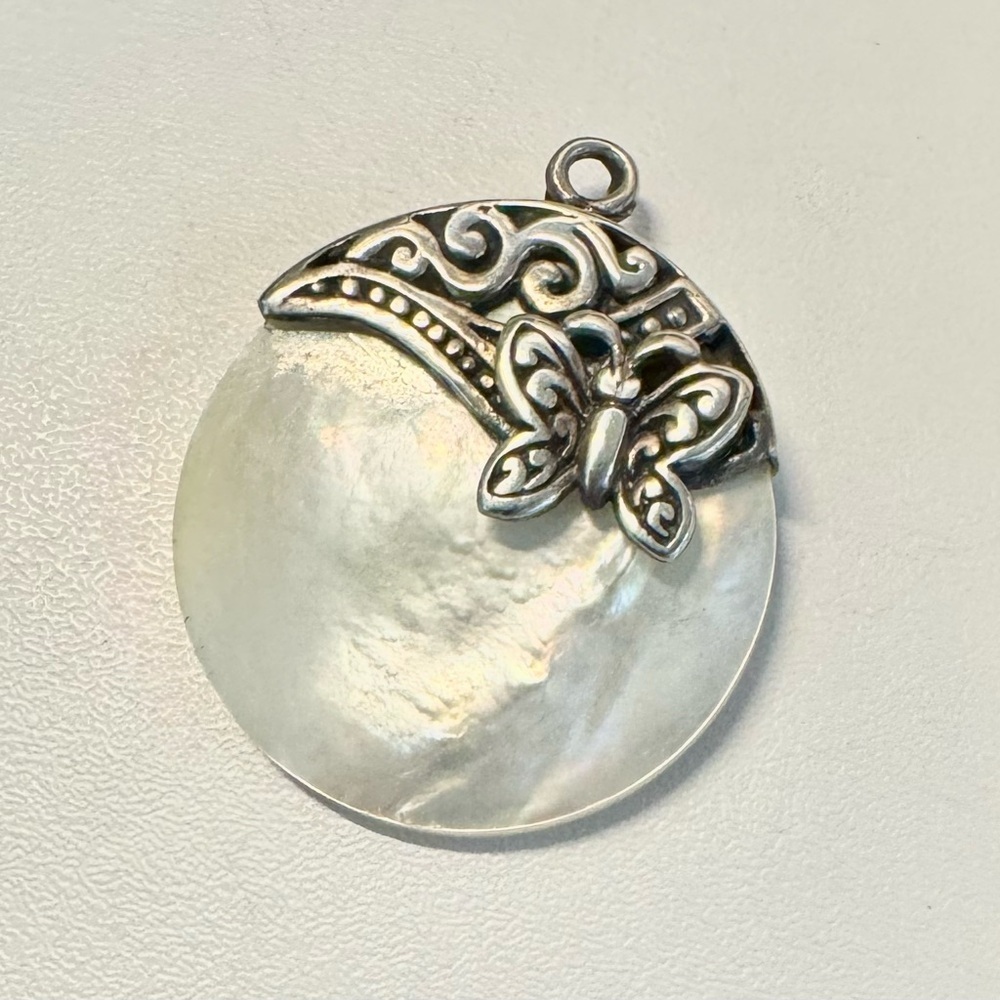 Vintage Bali Sterling Silver Mother of Pearl Pendant/Charm